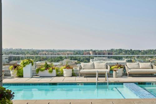 Swimming pool, Halcyon, a hotel in Cherry Creek, Denver in Cherry Creek