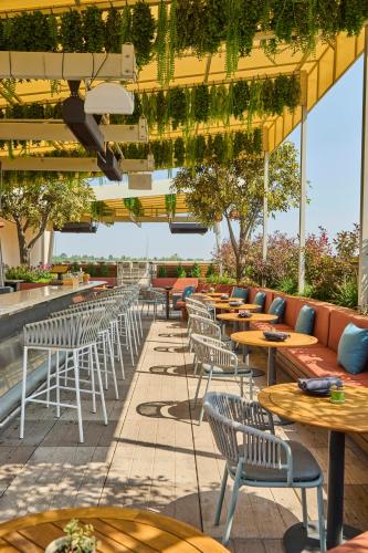 Restaurant, Halcyon, a hotel in Cherry Creek, Denver in Cherry Creek