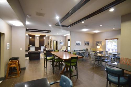 Best Western Plus Lee's Summit Hotel & Suites