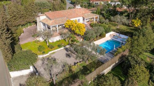 Cannes private villa with pool, by the sea, 3 nights minimum – khách sạn tại Le Cannet
