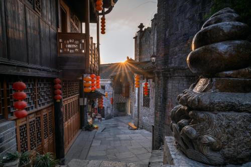 Programlehetőségek, Ximu Hotel Furong Town Waterfall Branch 高铁免费接站或送站一次 in Xiangxi