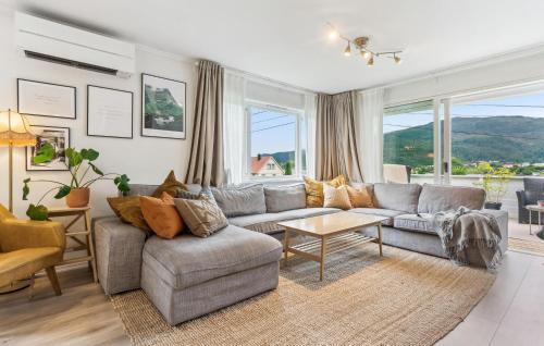 Awesome Apartment In Strandebarm in Страндебарм