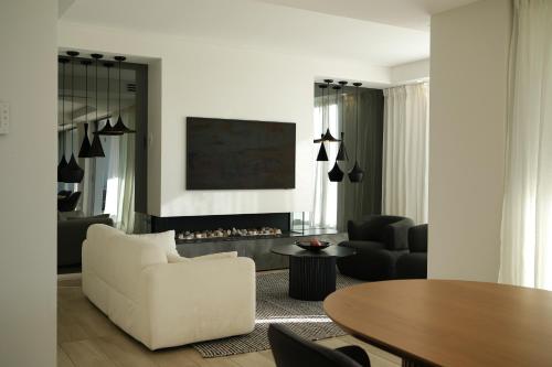 Facilities, Sydney Harbour Bridge View Luxury Sunset Retreat in Dover Heights