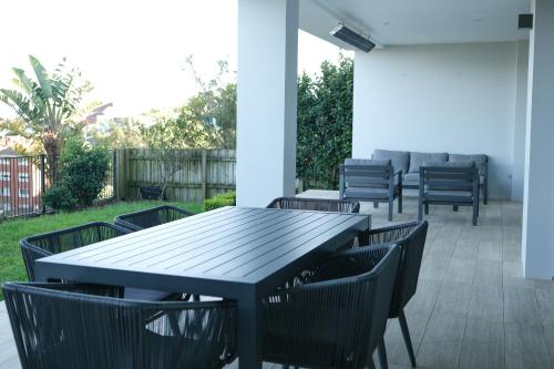 Garden, Sydney Harbour Bridge View Luxury Sunset Retreat in Dover Heights