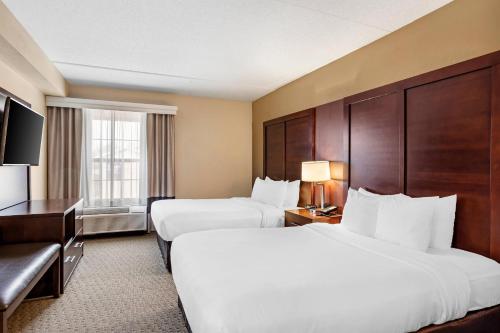 Comfort Suites State College near Penn State - Steps Away from PSU!