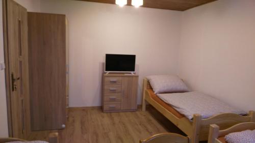 3 twin beds