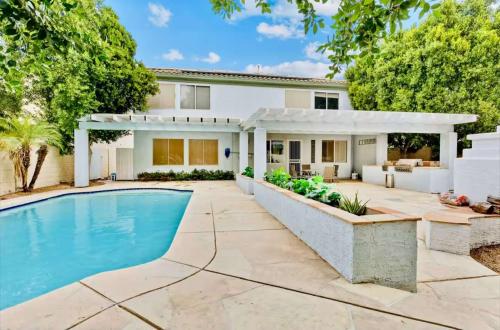 Relaxing 5BR Tempe Home family pool moder home – khách sạn tại Nam Tempe