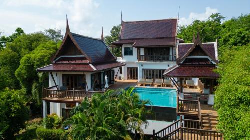 Private Pool 4BR Villa with Sea View Sleeps 8, Mae Pim