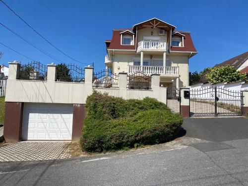 Arany Apartmanhaz Zalagyongye – khách sạn tại Zalakaros
