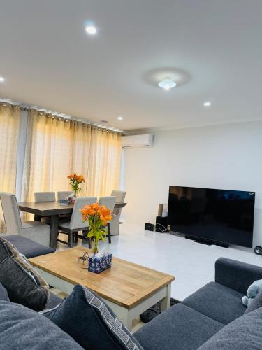 The Quiet Stay in Manor Lakes
