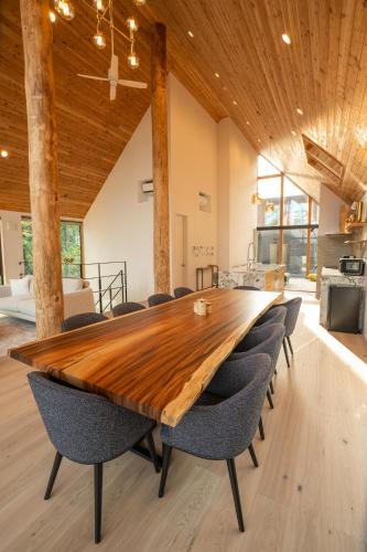 Echowoods 4-bed, 4-bath, 6-person Japanese Bath, Fireplace, Hakuba