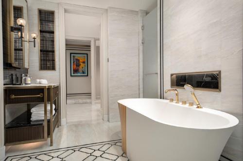 Bathroom, Pullman Beijing South Hotel in Yizhuang
