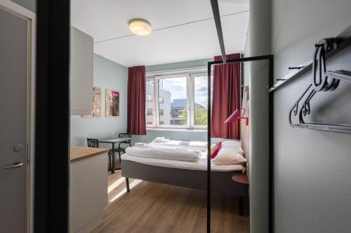 room detail thumbnail 2