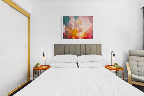 Bright Studio with Pool Access in Parramatta - image 11