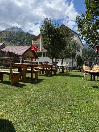 Guesthouse Skender Selimaj – khách sạn tại Valbonë