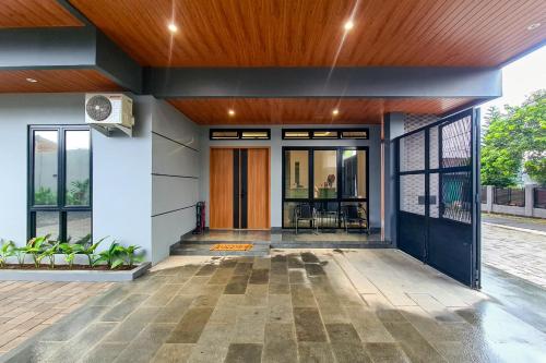Entrance, Elevee Home near Alun-alun Purbalingga Syariah in Purbalingga