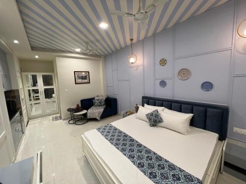 Ardra Studio Apartment Compact Stay with Workspace MI Road Jaipur