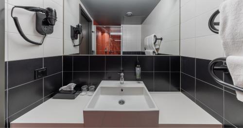 Tallink Express Hotel - image 23