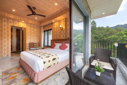 A Mountains Suffer Hotel Kasauli Near Kasauli Hills Resort by Splendid Retreat Hotels - Family Group - Kasauli