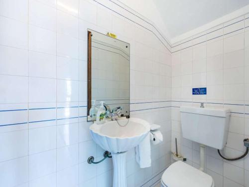Spacious Carvoeiro Villa Casa Jemb 3 Bedrooms Great Pool Area - image 4