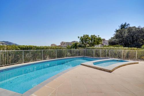 3BR in Cannes with Swimming Pool Terraces Parking & AC - BENAKEY