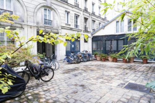 Magnificent Bright And Atypical Apt With Garden - image 7