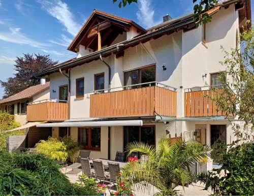 Seehaus Aachblick, Stilvolle Apartments und Ferienwohnungen in Uhldingen-Mühlhofen, Deutschland