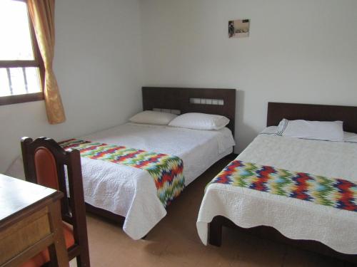 1 double bed, 2 twin beds