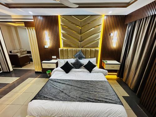Exterior view, Sapphire Stays Hotel And Restaurant in Peshawar