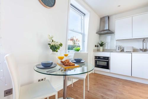 BnBNova - Fitzrovia with Balcony near Oxford Circus - image 9