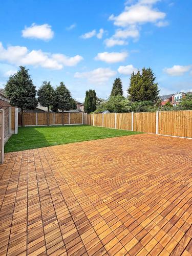 Spacious 4Bed Home with Garden & Driveway Beeston