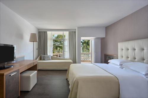 Barcelo Hydra Beach Resort in Akti Idras (Argolis)