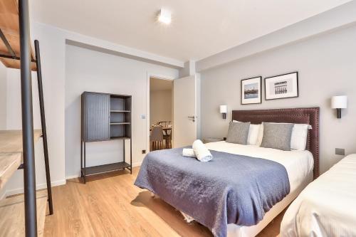 UrbanFlat 122 - Grand Flat in the center of Paris - image 2