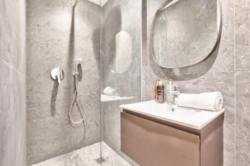 UrbanFlat 122 - Grand Flat in the center of Paris - image 5