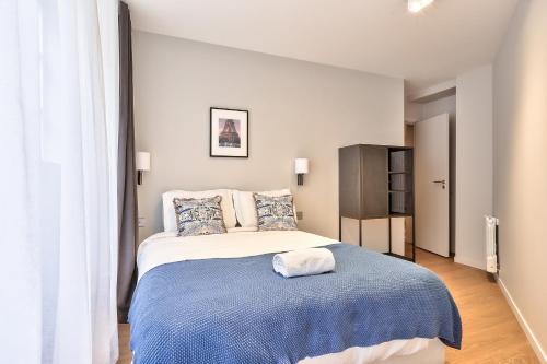 UrbanFlat 122 - Grand Flat in the center of Paris - image 12