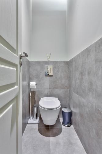 UrbanFlat 77 - Urban Sublime Apartment Le Marais Republique - image 11