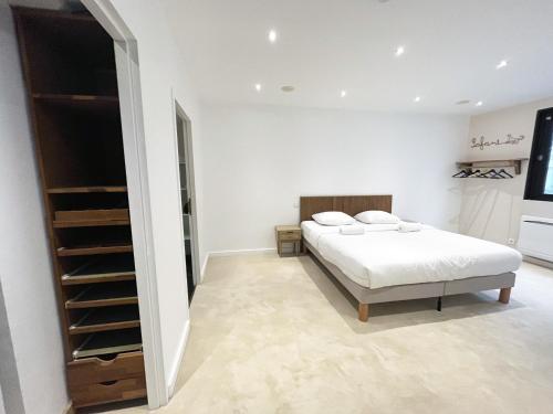 UrbanFlat 166 - Grand Appartement au centre de Paris - image 7