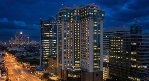 Menara Peninsula Hotel in Slipi