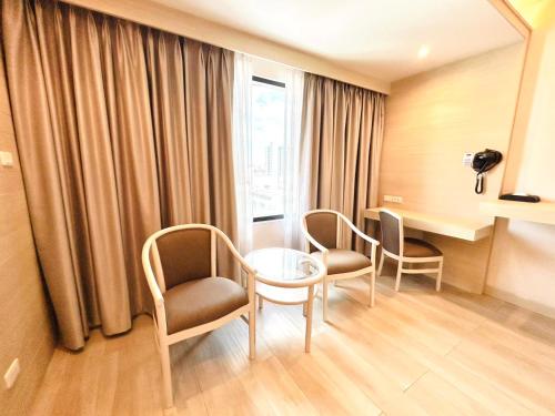 room detail thumbnail 1