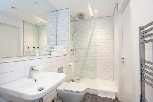 Modern 1 Bedroom Apartment in Manchester City Centre - image 11