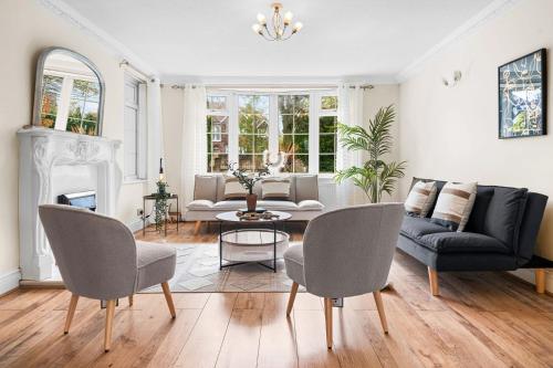 Charming 5BR Home with Garden & Parking, Nottingham