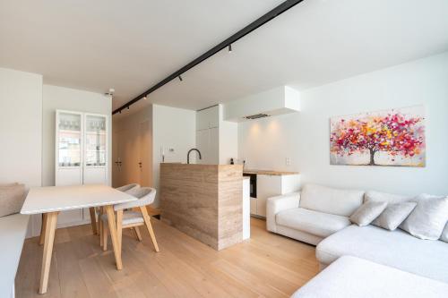 Coastal Family Retreat in Knokke-Heist l Modern 2BR for 4 - image 2
