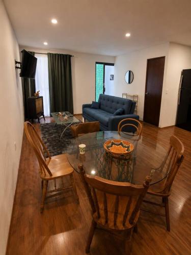 Roma Norte Jungle Oasis: 2 units/5BR for 14 Guests