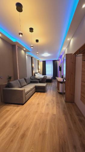 Elegance Lux Living 206 - image 3