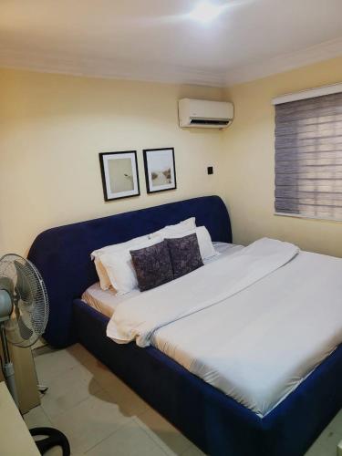 De' Mayors Court Suites&Bar – khách sạn tại Surulere