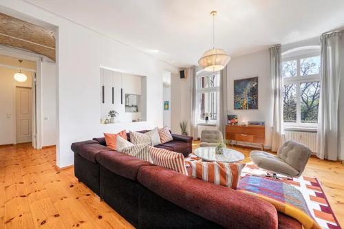 Stylish high-end apartment w direct lift access - image 3