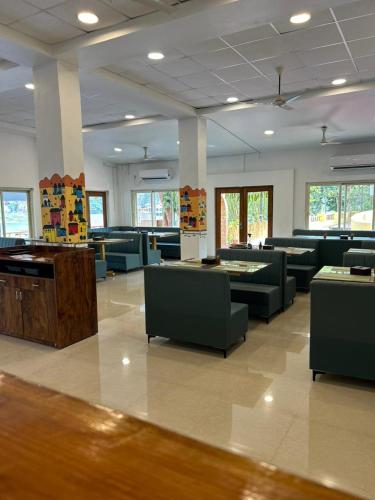 Restaurant, Mayem Lake View in Bicholim