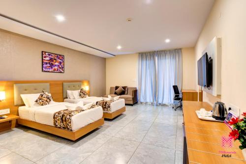 Millennials Hotel in Nanjapura