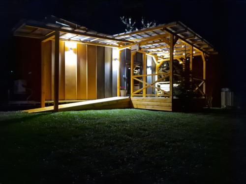 Балкон, Mrozy House 3 - domki na wynajem pod Warszawą (Mrozy House 3 - domki na wynajem pod Warszawa) in Юліанув
