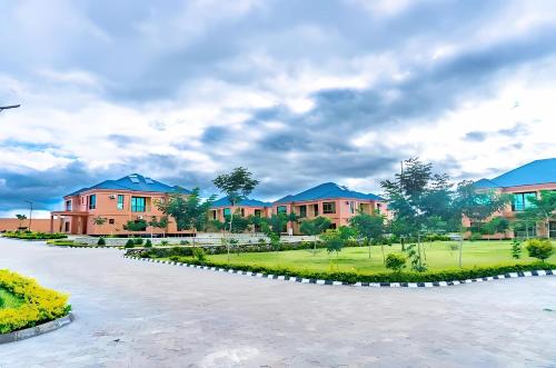 Çevredekiler, Linde Hotel in Dowa